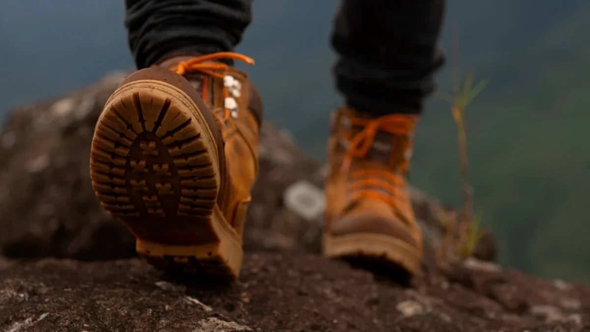 5 Rekomendasi Sepatu Gunung Eiger Terbaik 2024, Dijamin Kuat dan Nyaman di Pakai Saat Hiking