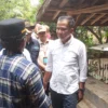 Pj Gubernur Jawa Barat Sambangi Korban Banjir di Sumedang