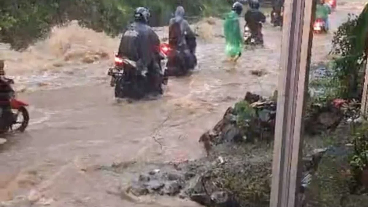 Air Sungai Cibogo Meluap, Badan Jalan Lingkar Banjir