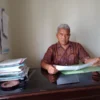 OPTIMIS: Sekretaris Desa Padasuka, Ruhiyat saat memberikan penjelasan kepada Sumeks terkait realisasi anggaran