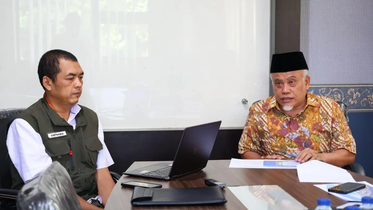 TINJAU: Ketua Komisi IV DPRD Provinsi Jawa Barat, Tetep Abdulatip dalam rangka peninjauan program kegiatan di