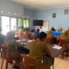 Perangkat Desa Margalakasana Kecamatan Sumedang Selatan mengikuti kegiatan psikotest.