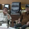 UMUMKAN: Pj Bupati Sumedang Herman Suryatman saat bersilaturahmi sekaligus audensi dengan Radya Anom Keraton