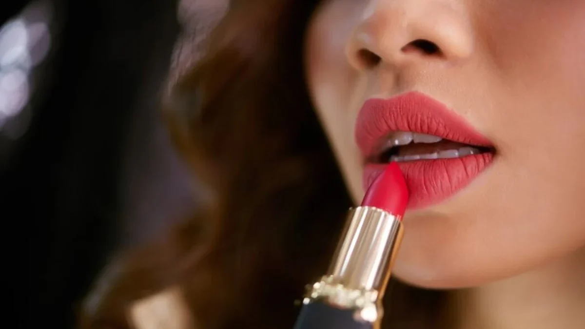 Menentukan Warna Lipstik yang Tepat Sesuai dengan Bentuk Bibir Anda