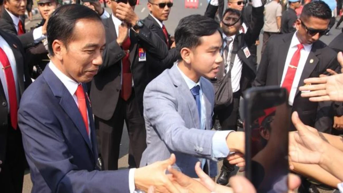 Jokowi dan Gibran Dicoret dari PDIP, Airlangga: Mereka Kini Bagian dari Keluarga Golkar