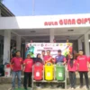 Serah terima tempat sampah terpilah 3 in 1 CCEP Indonesia kepada SMA Guna Cipta