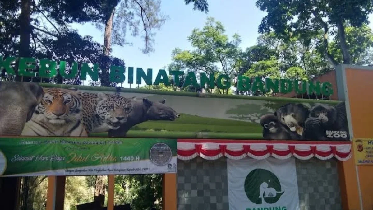 Antusiasme Libur Lebaran, Ribuan Pengunjung Memadati Kebun Binatang Bandung