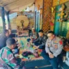 KOMPAK: Anggkota Kamtibmas Desa Pasirnanjung saat melakukan kegiatan silaturahmi di Dusun Girilaya, Desa Pasir