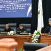 OPTIMIS: Penjabat Gubernur Jawa Barat, Bey Machmudin Bey saat memberikan sambutan pada rapat Paripurna Istimew