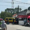 TABRAK WARUNG: Kecelakaan yang terjadi di Desa Bongkok Kecamatan Paseh yaitu Angkot 09 menabrak warung nasi te