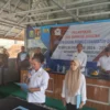 KHIDMAT: Camat Cimanggung, H Agus Wahyudin saat melantik sembilan anggota Badan Pemusyawaratan Desa (BPD) Desa