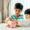 Cara Ajarkan Anak Kelola Uang THR Sesuai Usia