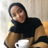 4 Rekomendasi Warna Hijab yang Cocok Digunakan untuk Kulit Gelap