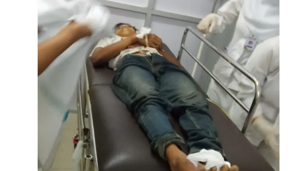 ISTIMEWA, TERBARING: Remaja korban kecelakaan di Ciherang saat berada di Instalasi Gawat Darurat (IGD) RSUD Su