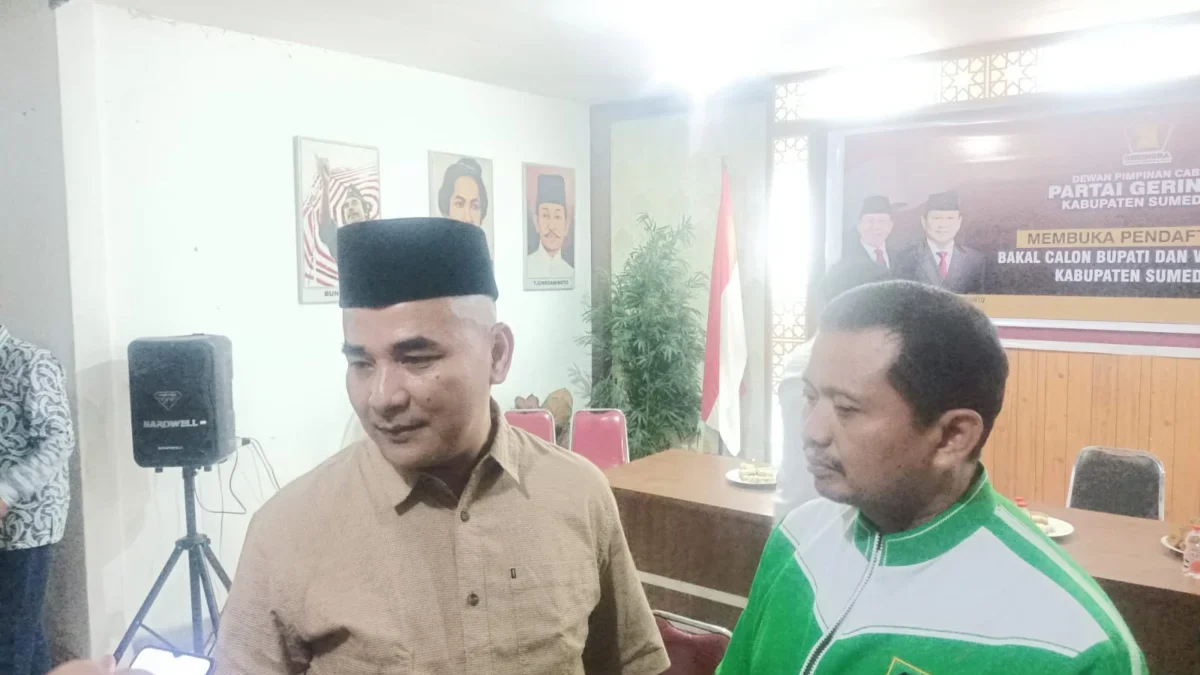 BIDIK WABUP: Ketua DPC Gerindra Sumedang, H Heri Ukasah seusai menerima kunjungan silaturahmi Dony Ahmad Munir