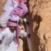 DISEMAYAMKAN: Jenazah TKW asal Cikancung Ai Rohayati (45) saat dikuburkan di di Arab Saudi.