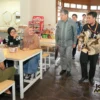Duta Besar Jepang untuk Indonesia H.E. Masaki Yasushi mengunjungi Shokudo atau kafetaria di komplek Pusat Stud