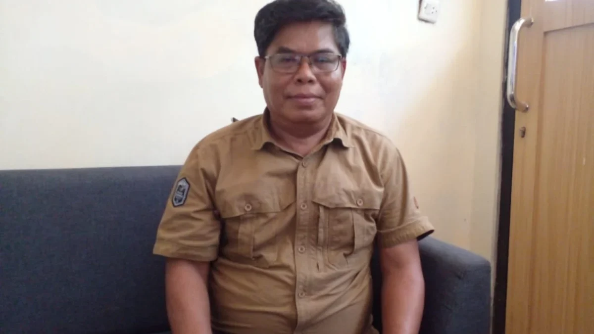 BERBINCANG: Kepala Sekolah SMPN 3 Sumedang, Drs Mulyawan MM., saat memberikan penjelasan terkait pelaksanaan P