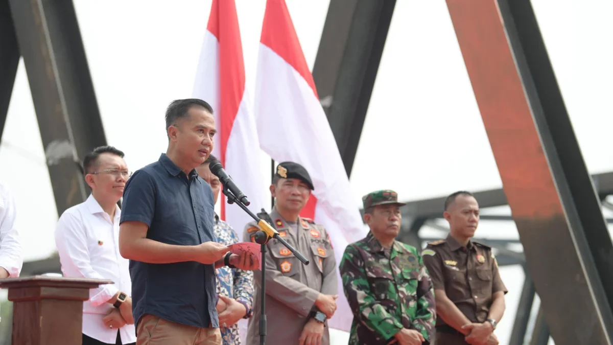 Pj Gubernur Jawa Barat Bey Machmudin meresmikan Penggunaan Kembali dan Menyerahkan Aset Jembatan Cikarang kepa
