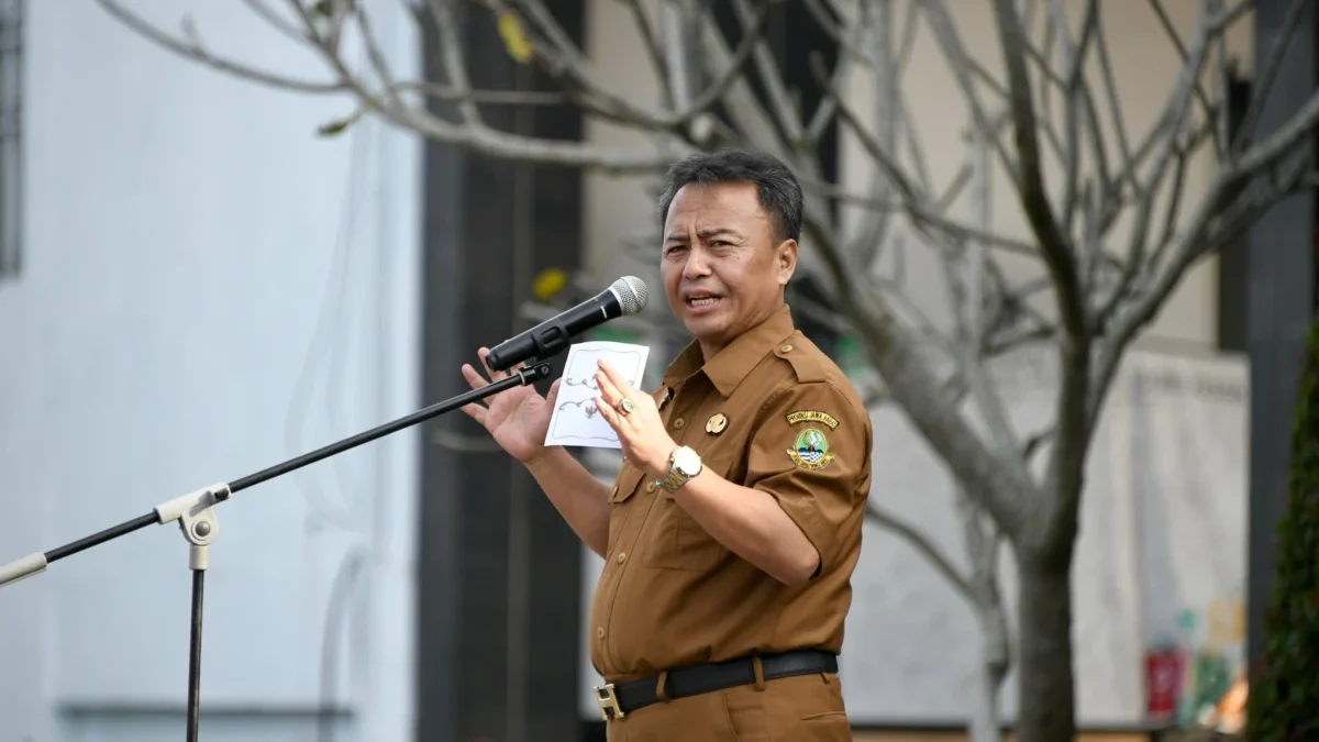 Sekda Jabar Herman Suryatman menjadi Pembina Apel Pagi di lingkungan BPSDM Provinsi Jawa Barat, Kota Cimahi, S