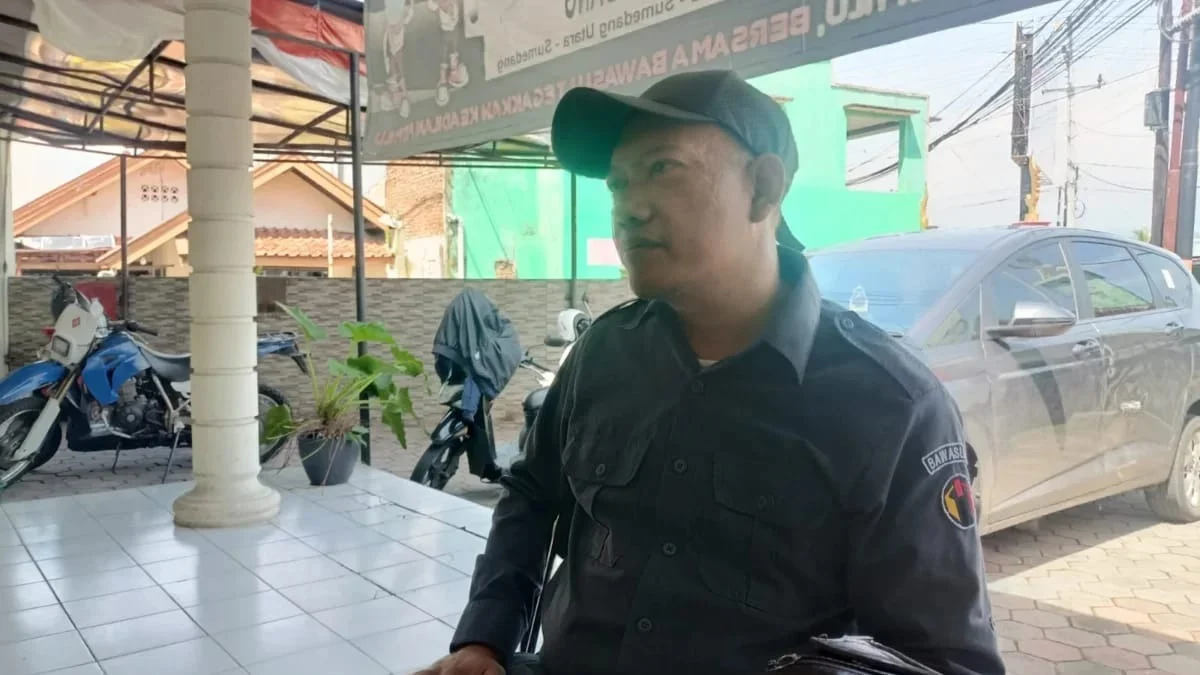 BERBINCANG: Koordinator Divisi PPDI Bawaslu Kabupaten Sumedang Luli Rusli, saat menjelaskan mengenai tahapan p