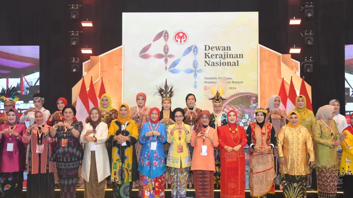 Ketua Dekranasda Provinsi Jawa Barat, Amanda Soemedi Bey Machmudin menghadiri acara puncak syukuran peringatan