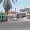 SEMBARANGAN: Situasi transportasi umum di kawasan Simpang Cileunyi yang berbatasan dengan Kecamatan Jatinangor