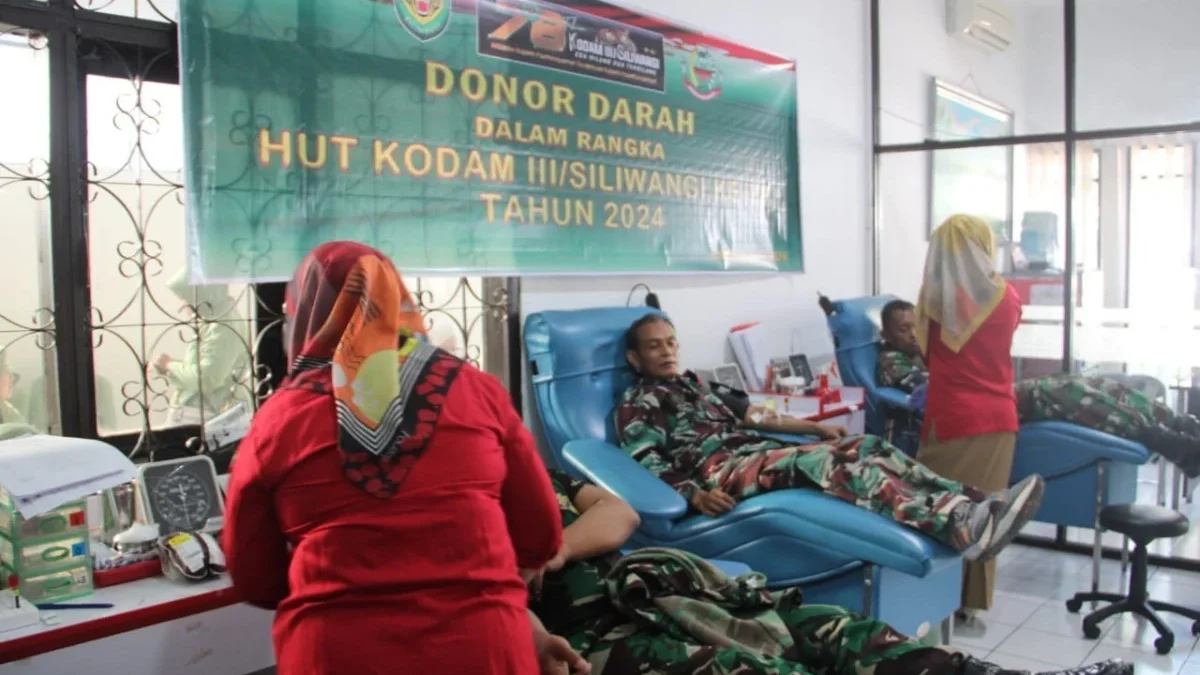 BAKTI SOSIAL: Kodim 0610/Sumedang melaksanakan kegiatan donor darah bertempat di halaman kantor PMI Kabupaten