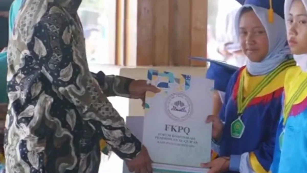 WISUDA: FKPQ Sumedang menggelar Haflah Musyahadah Wisuda Santriwan-Santriwati di Pendopo PPS, Kamis (23/5).