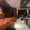 KHIDMAT: Puluhan anggota Panwascam Kecamatan telah resmi dilantik oleh Ketua Bawaslu Sumedang Ade Adrianta, di