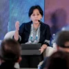 MENJELASKAN: Lucia Karina, Direktur Public Affairs, Communications, and Sustainability, CCEP Indonesia di acar