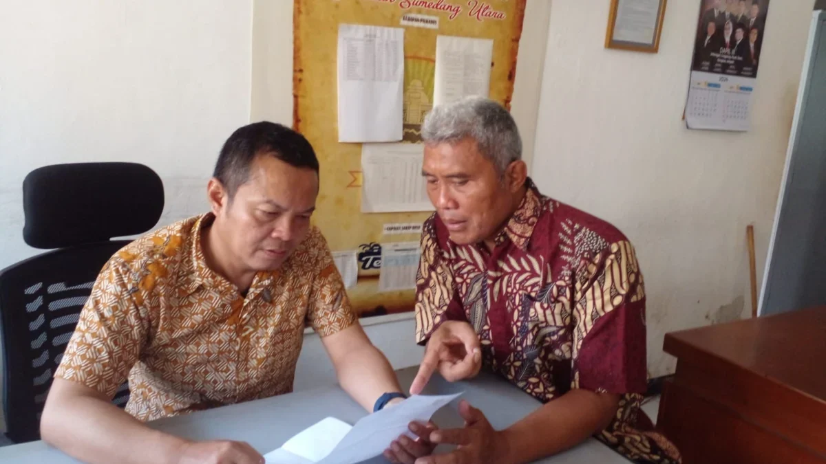 DISKUSI: Kasi Pemdes Kecamatan Sumedang utara, Endang Rohman SIp saat memberikan arahan terkait pelaksanaan Sa