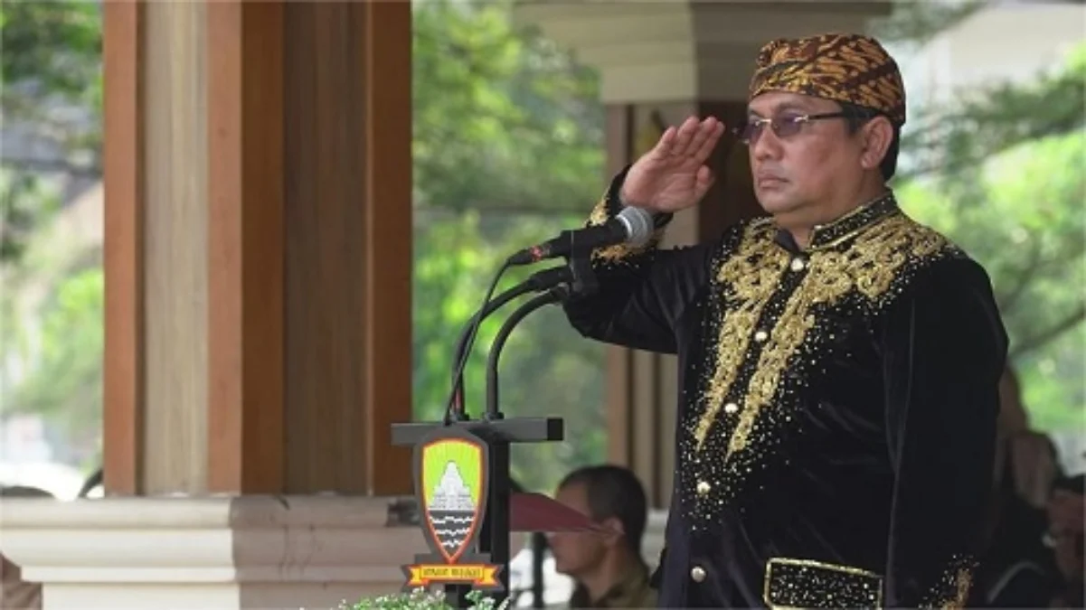 Pemerintah Daerah Kabupaten Sumedang menggelar upacara peringatan Hari Pendidikan Nasional (Hardiknas) di Lapa