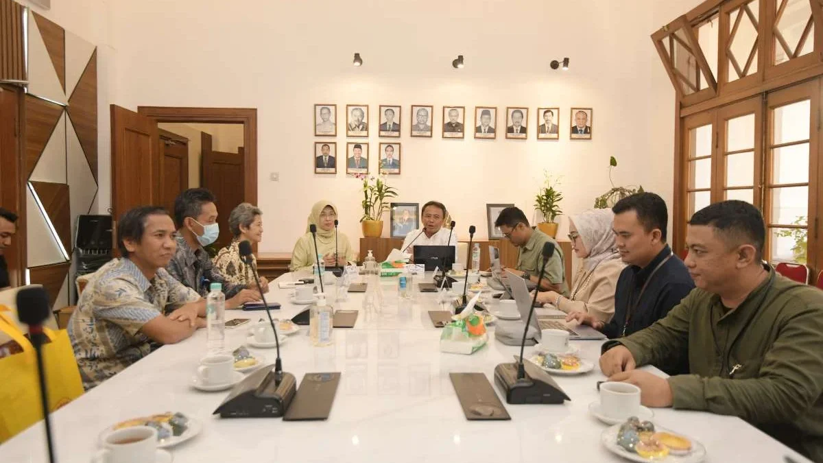 Membahas Tantangan Jawa Barat bersama Unpad: Dialog Sekda Herman Suryatman dan Rektor Rina Indiastuti
