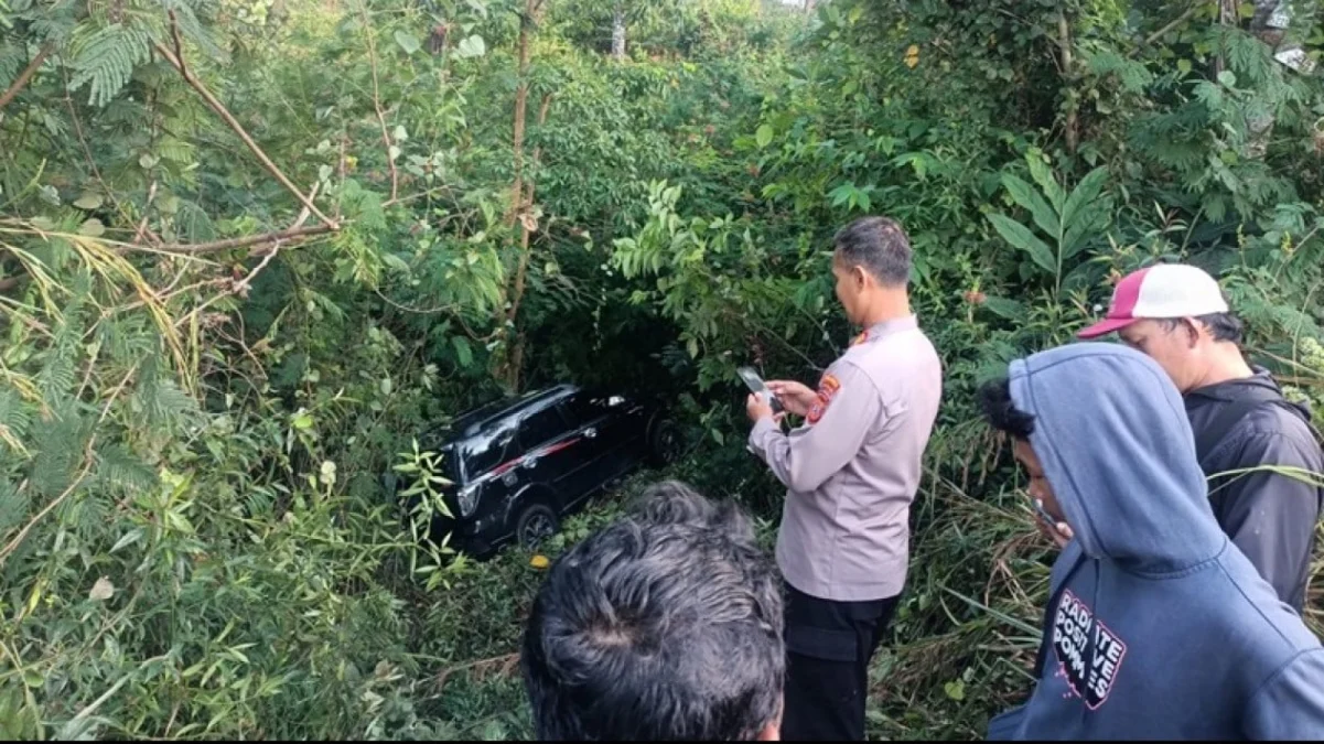 Insiden Mobil Anggota DPRD Kabupaten Tasikmalaya Terjun ke Jurang: Kronologi dan Dampaknya