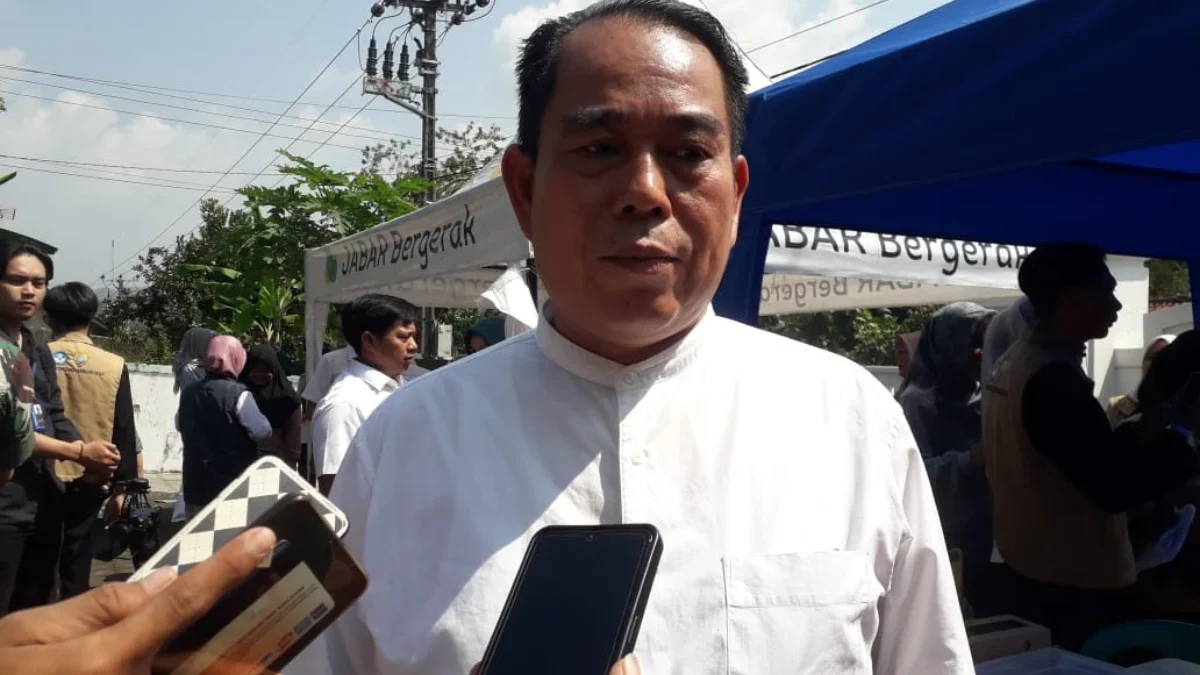 DIWAWANCARA: Kepala DiskopUKMPP Agus Kori Hidayat saat memaparkan bantuan smartphone untuk para pelaku UMKM di