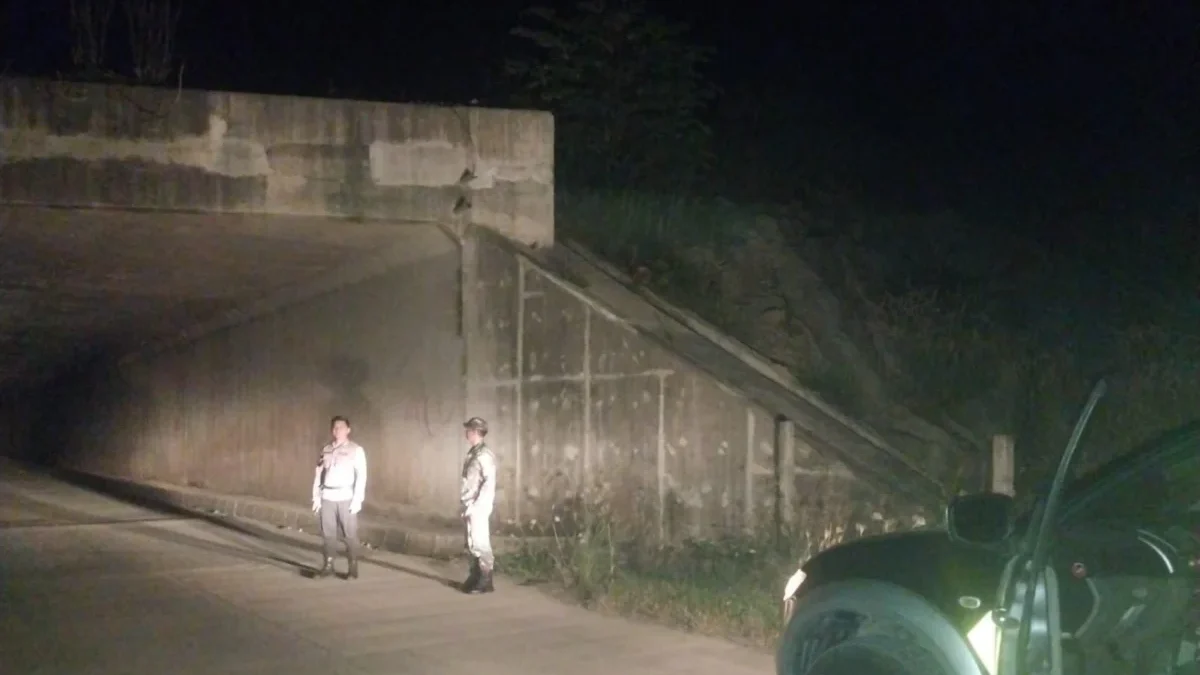 JAGA: Polsek Conggeang lakukan patroli malam di jalur Conggeang - Ujungjaya, baru-baru ini.