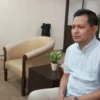 PAPARKAN: Ketua KPU Kabupaten Sumedang Ogi Ahmad Fauzi saat memaparkan mengenai rekruitmen Pantarlih Pilkada 2
