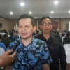PAPARKAN: Ketua KPU Sumedang Ogi Ahmad Fauzi saat memaparkan mengenai Verifikasi Faktual Bacalon Bupati dan Wa