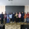 BERSAMA: Plh Sekretaris DPRD Jawa Barat sekaligus Kepala Bagian (Kabag) Persidangan dan Perundang-Undangan Iis