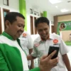 ALTERNAT : Bakala calon Bupati Sumedang H Dony Ahmad Munir tampak akrab bersama Ketua DPD PKS Sumedang, Yana F
