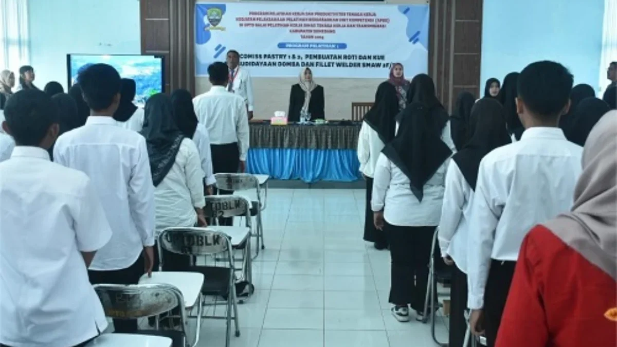 Pj Sekda Sumedang Tuti Ruswati membuka Pelatihan Calon Tenaga Kerja Program Pelatihan Kerja dan Produktivitas