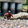 Penanganan Sampah Sungai Citarum: Pj Gubernur Terjunkan Tim Khusus