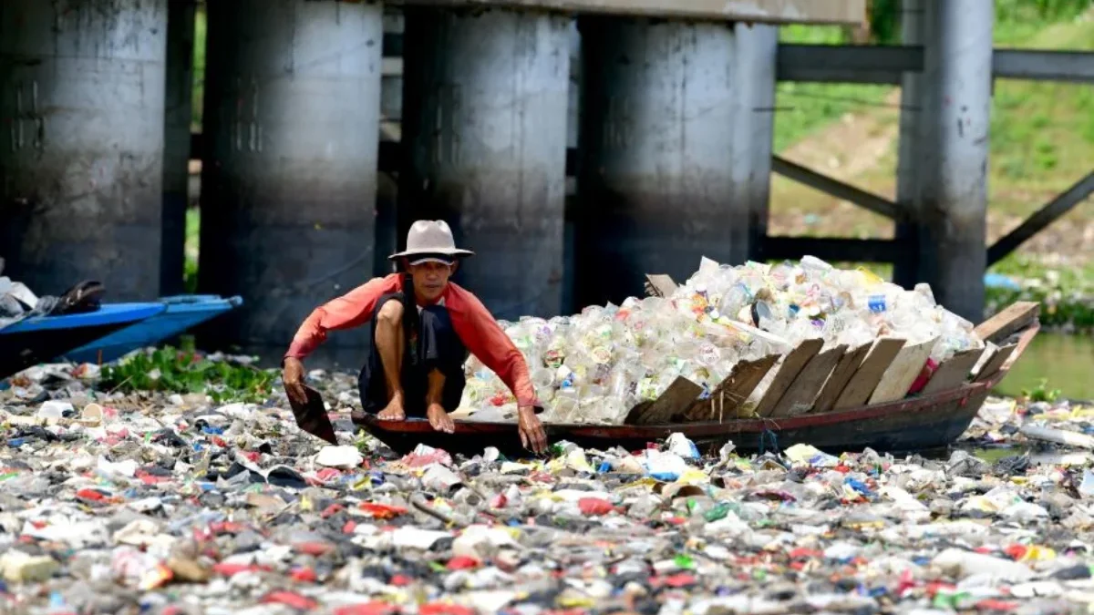 Penanganan Sampah Sungai Citarum: Pj Gubernur Terjunkan Tim Khusus