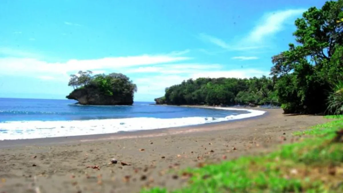 Pantai Madasari Pangandaran