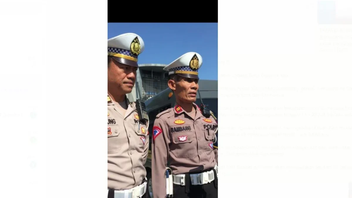 GELAR: IPTU Bambang Ismiyanto saat melaksanakan operasi patuh lodaya di wilayah Sumedang kota, Selasa (16/7).
