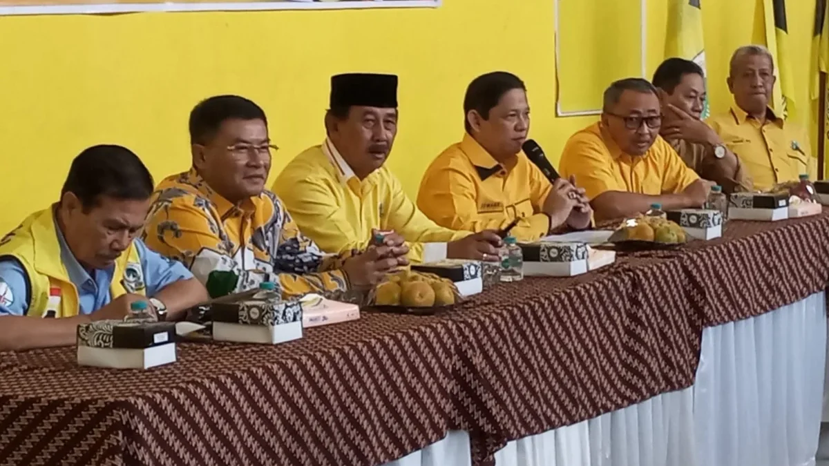 BAHAS: Para pengurus DPD Partai Golkar Kabupaten Sumedang menggelar Rapat Pleno Diperluas untuk membahas calon