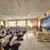 IKUTI: Sejumlah siswa SMAN Jatinangor saat mengikuti program Masa Pengenalan Lingkugan Sekolah (MPLS) di sekol