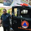 SERAHKAN: Pj Bupati Sumedang Yudia Ramli saat menyerahkan bantuan mobil operasional tanggap bencana di Kecamat