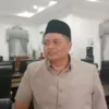 PAPARKAN: Ketua PPP Ilmawan Muhammad saat memberikan keterangan mengenai isu Dony-Fajar usai rapat paripurna d